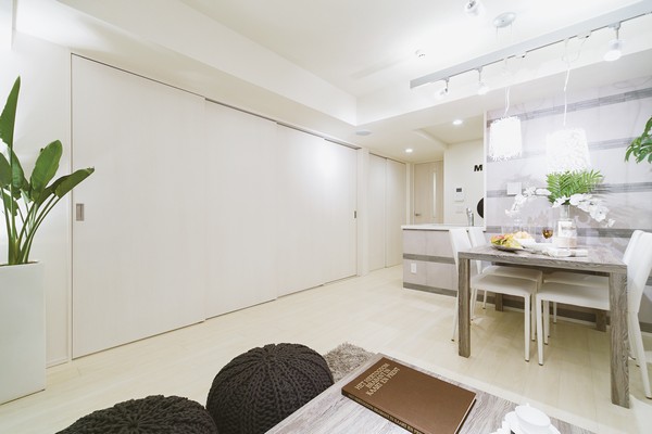 Living Close all of the "slide Wall" ・ If you want to use only in the dining