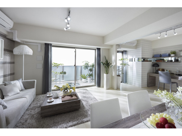 Living.  [Supple large space] Spend moments of reunion with spacious space, You can achieve a person's private space. According to the variety of living, Floor to change supple. Determined how to use freely is better to live, We are proposing a flexible space. (All published photograph of Derurumu B type / Menu plan, Application deadline Yes ・ Paid)