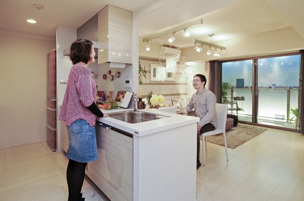 Building structure. Because it is an open kitchen, Communication is easy to take, even while the housework