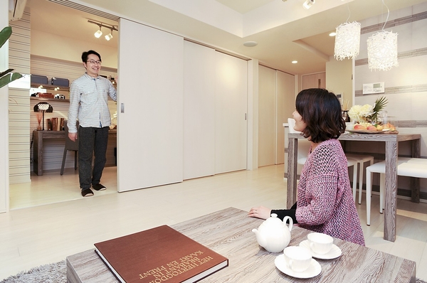 Building structure. If you close the door, Comfortable to use freely to suit the living scene so can also be used as a private room ※ All photos in this catalog is photographed by the model room of the B type (menu plan)