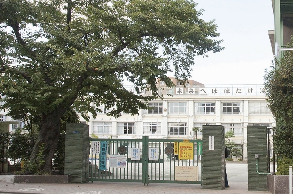 Building structure. Takinogawa fourth elementary school (about 330m / A 5-minute walk)