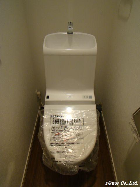 Toilet. Indoor (12 May 2013) Shooting