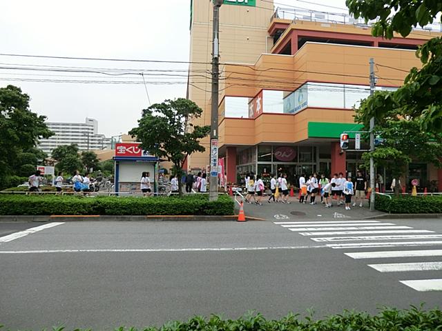 Supermarket. 731m until the Summit store prince shop