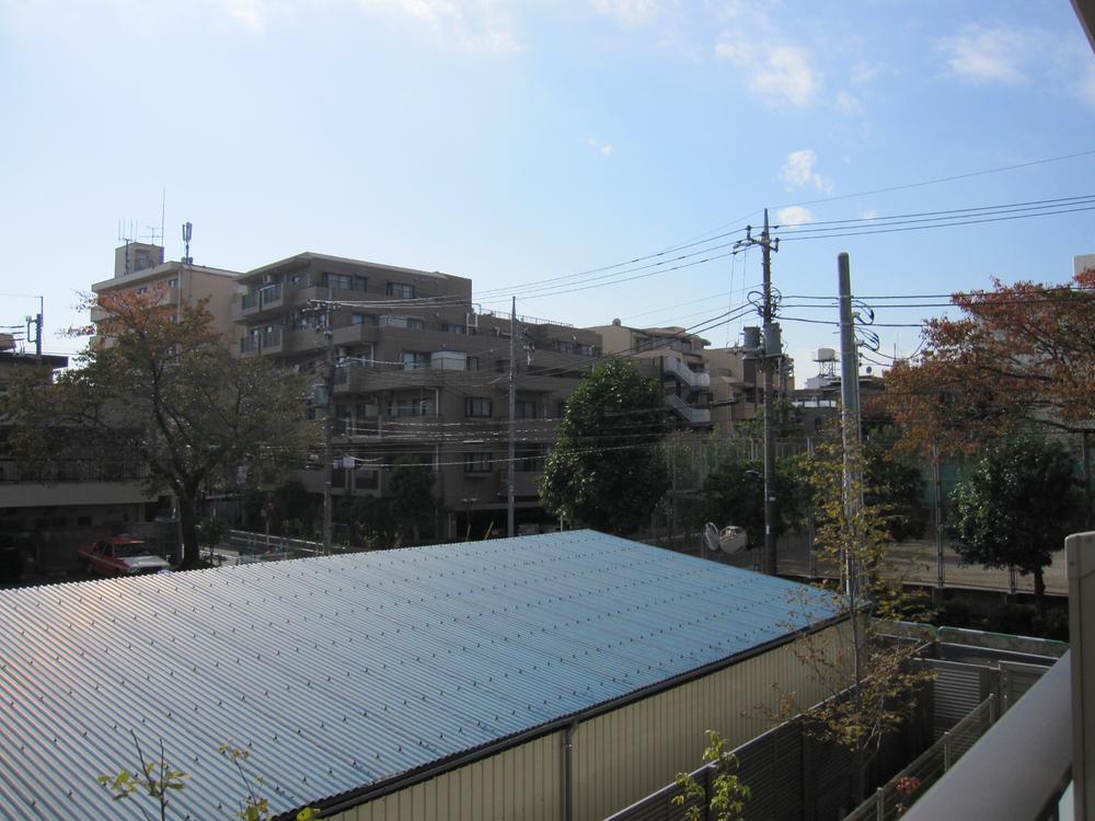 View photos from the dwelling unit. View from the site (November 2013) Shooting