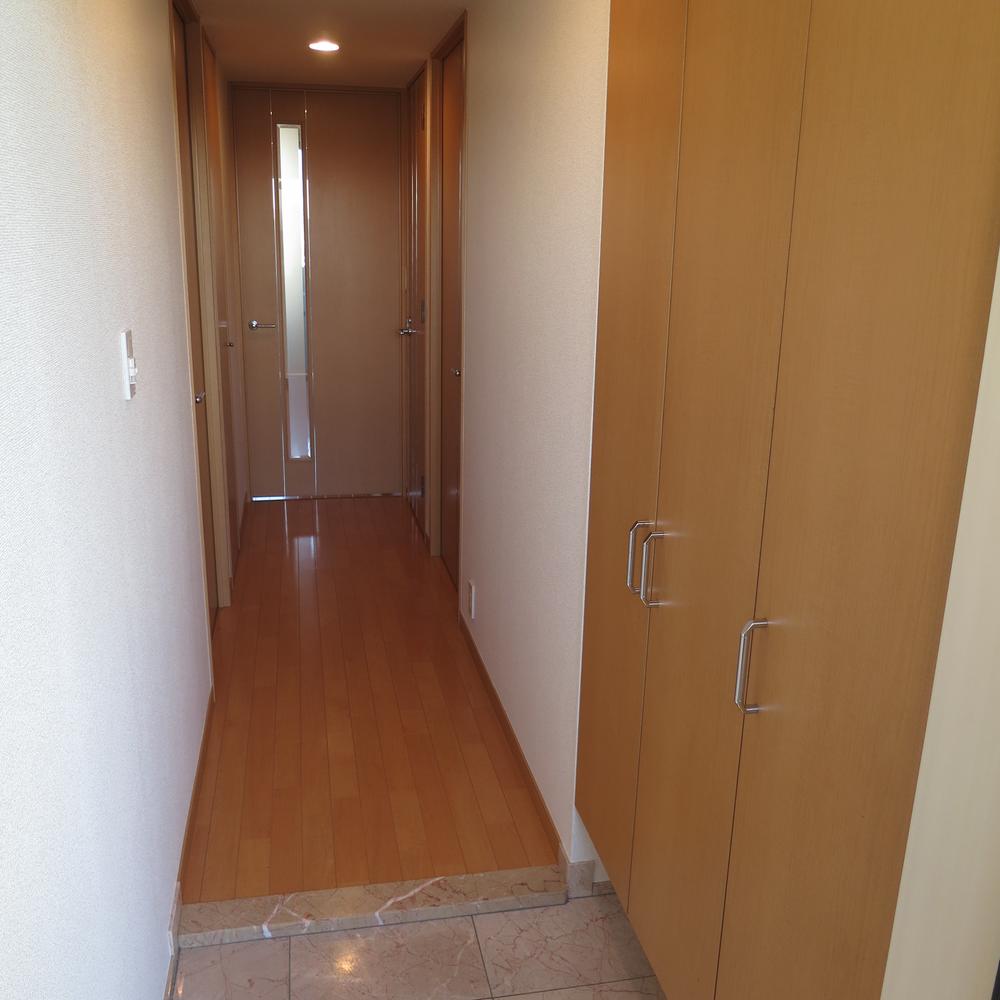 Entrance. Interior Entrance (November 2013) Shooting