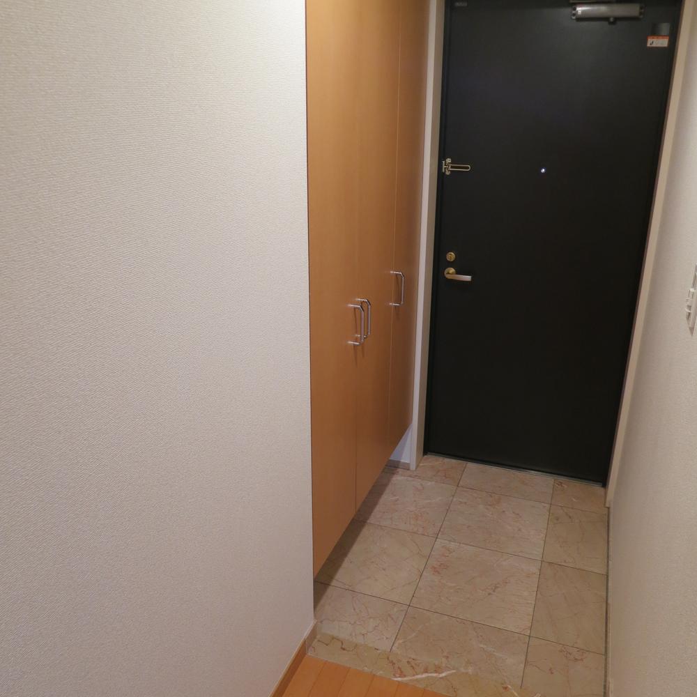 Entrance. Interior Entrance (November 2013) Shooting