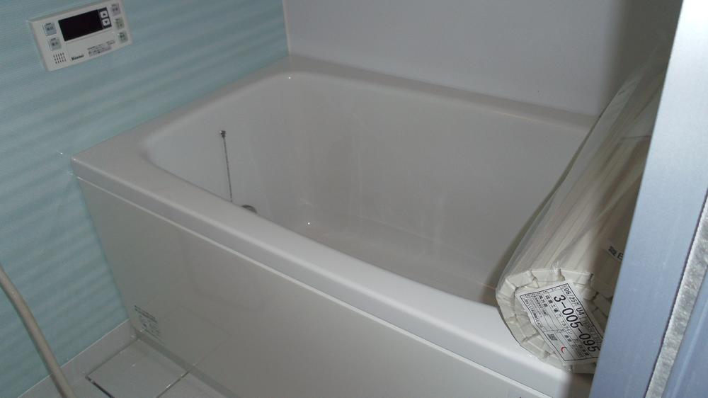 Bathroom. Bathroom also new replacement. It is with add cook function. Also change the color at the point wall.