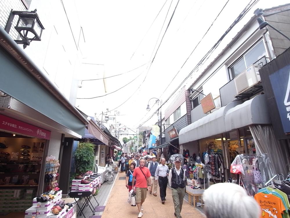 Shopping centre. Yanaka 800m to Ginza