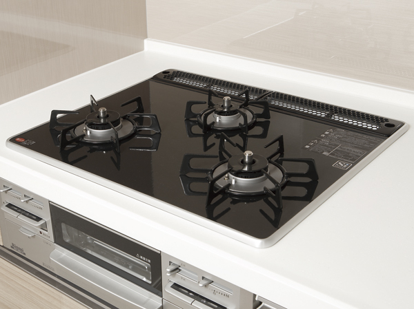 Kitchen. Pearl Crystal top stove