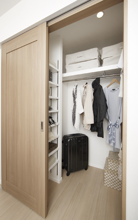 Receipt.  [Walk-in closet]  ※ Walk-in closet, Storage of such cloak, Shape by type, size, Different height, etc..