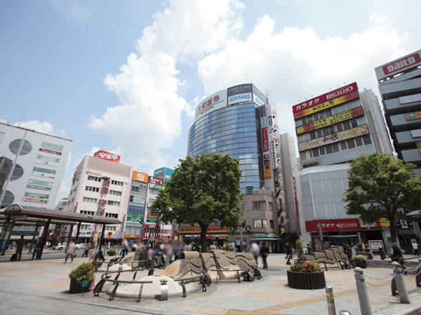 Surrounding environment. Commercial facilities around Akabane Station, It has upgraded daily. To Ekinaka, A variety of commercial facilities have been open, Home to 50 shops than "Ecute Akabane". Home to 35 shops than "Al card Akabane", The station west entrance you are a host of large-scale commercial facilities, such as "Apire", "Bibio", "Ito-Yokado". (Akabane Station / About 640m ・ An 8-minute walk)