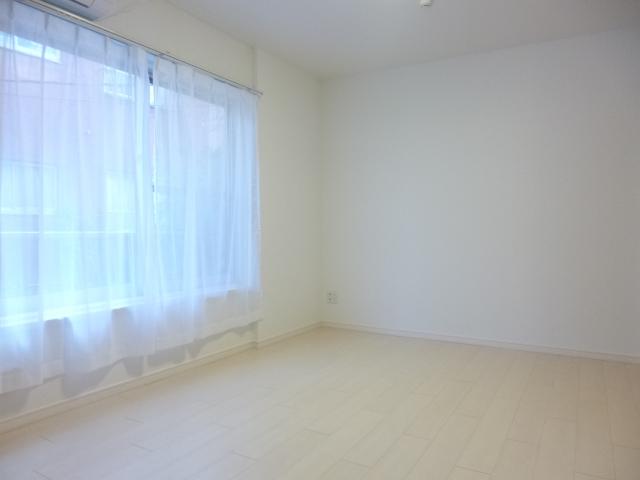 Non-living room. Western-style 6 Pledge