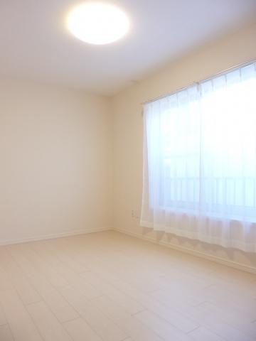 Non-living room. Western-style 5 Pledge