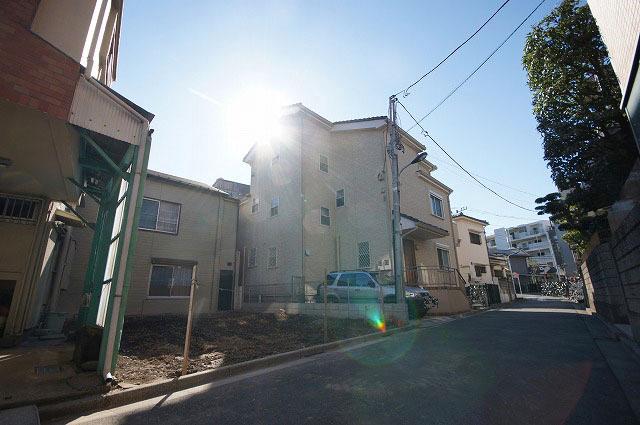 Local photos, including front road. Local (11 May 2013) Shooting