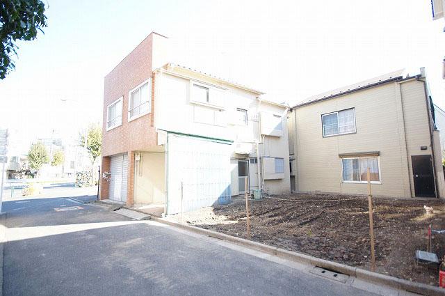 Local photos, including front road. Local (11 May 2013) Shooting