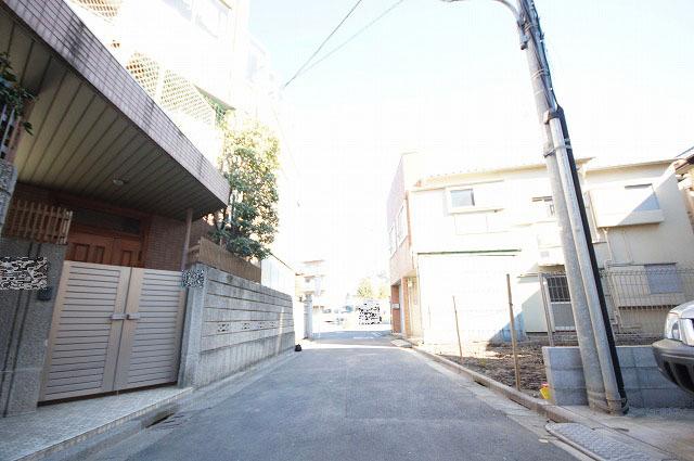 Local photos, including front road. Local (11 May 2013) Shooting