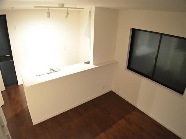 Living. With indirect lighting