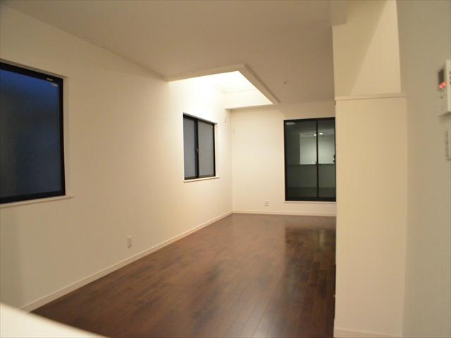 Living. It captures the bright light from the atrium