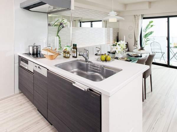 Kitchen.  [Open kitchen] The kitchen is all types, living ・ Adopt an open type that sense of unity with the dining can enjoy. While the kitchen work, You can talk, Preparing meals can be done efficiently.