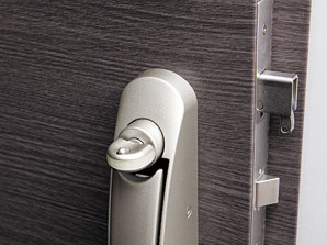 Security.  [Crime prevention thumb turn] Thumb turn adopted the "switch type of thumb" on the interior side of the entrance door. Against incorrect tablets called "thumb turning", And it exhibits a high crime prevention.