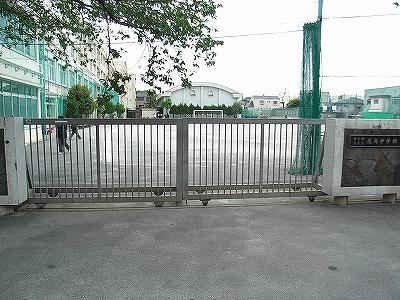 Junior high school. Walk up to 250m Asuka junior high school until junior high school Asuka 4 minutes