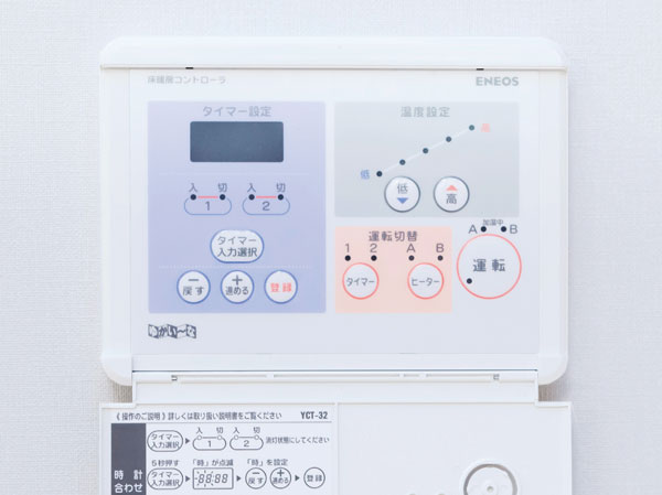 Living.  [Floor heating] Suppressing the generation of airflow wind dust and dust, It warms comfortably the whole room from feet. (model room / 65B type)