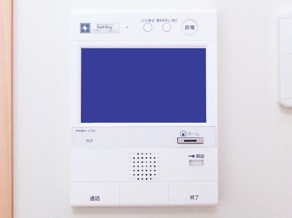 Living.  [Intercom with TV monitor] You can see the entrance and the entrance before the visitors in the image. further, Also equipped with automatic recording function. (model room / 65B type)