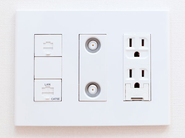 Living.  [Multi-media outlet] phone ・ tv set ・ Internet outlet ・ Since the outlet is together, You can concentrate a variety of code in one place. (model room / 65B type)