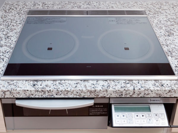 Kitchen.  [IH cooking heater] Peace of mind without the use of fire ・ Above safe, Smooth cooking at a high thermal efficiency. Shining top surface navigation to support the operation also equipped with. (model room / 65B type)