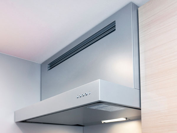 Kitchen.  [Same hourly wage exhaust type range hood] Range hood is excellent suction force rectification Backed. Order to carry out the air supply in the electric further from the top, To reduce the then Zura of the opening and closing of doors and sash by the pressure difference. (model room / 65B type)