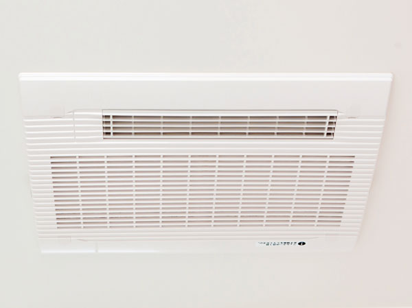 Bathing-wash room.  [Bathroom heating dryer] Convenient bathroom heating dryer in the winter of preliminary heating. As a drying room, You can use it in the clothes dry on a rainy day. (model room / 65B type)