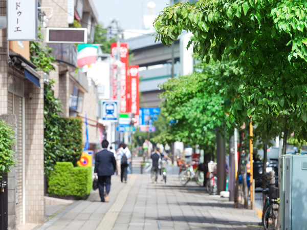 Surrounding environment. 3-minute walk of the Toei Mita Line "Nishi-sugamo" Station (about 240m) super seen in the distance of a 4-minute walk label (about 260m) is. Many affordable goods, You are popular. Also, Late at night because it is open until 1:00, It is also slowly shopping in your way home from work, It will support the day-to-day life.