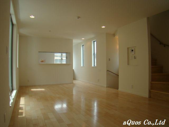 Same specifications photos (living). Same specifications