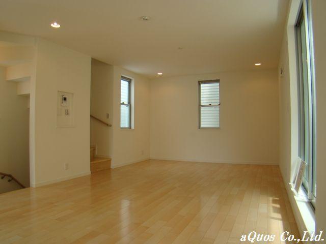 Same specifications photos (living). Same specifications