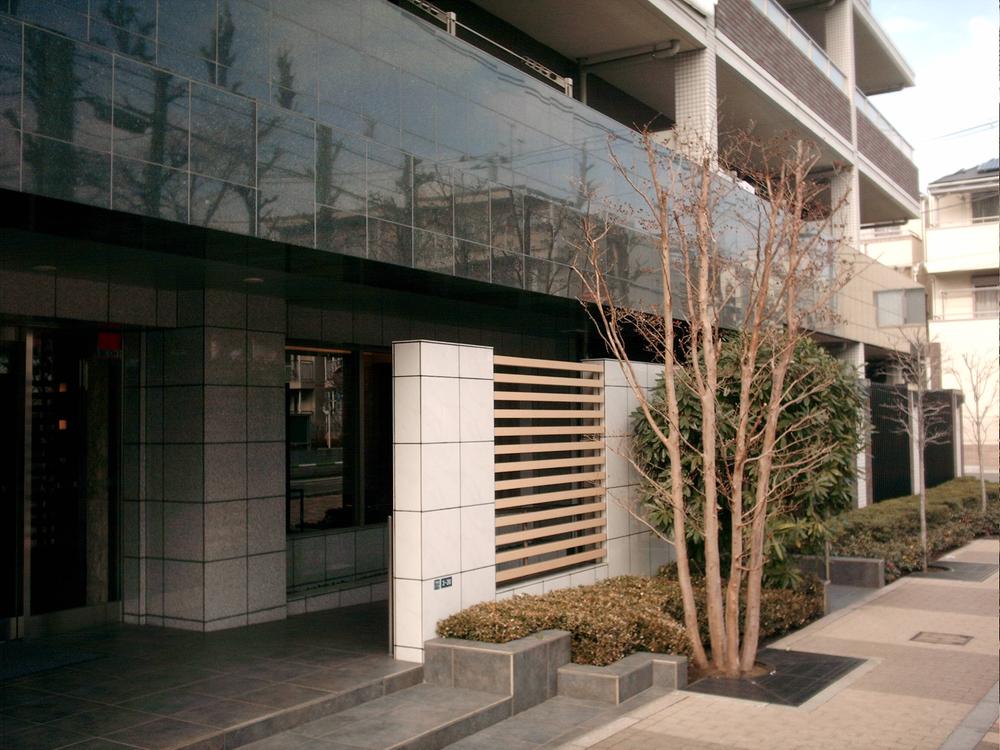 Entrance. Common areas