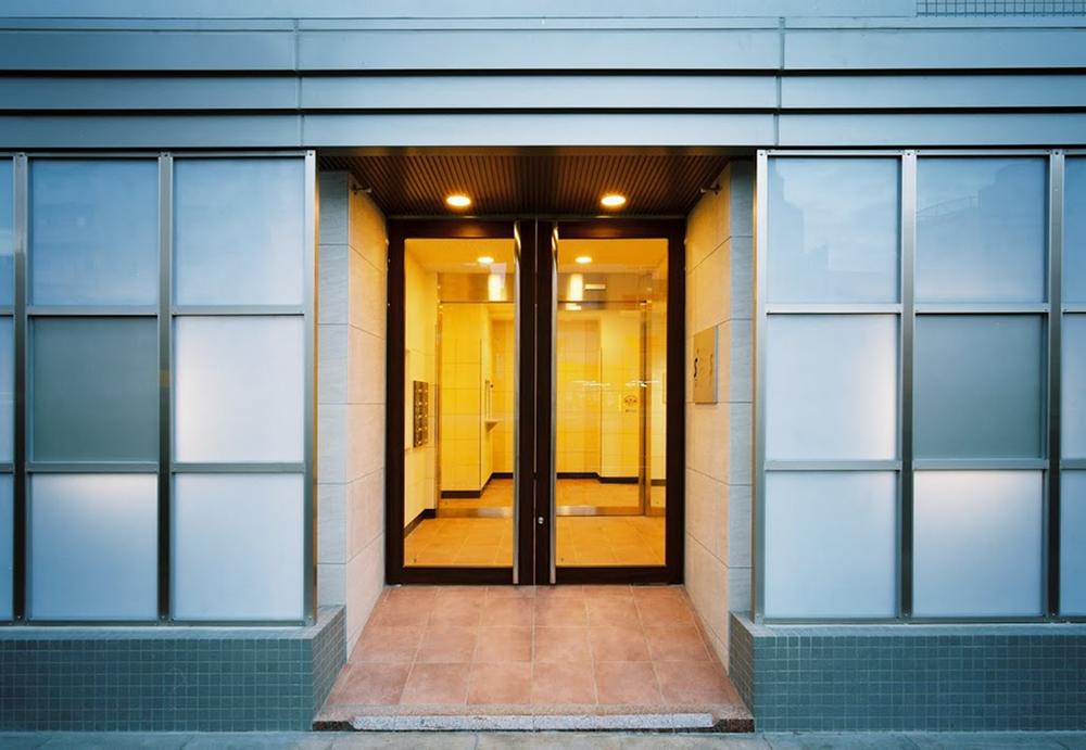 Entrance. Common areas