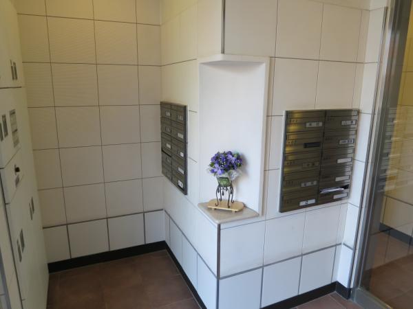 Entrance. Common areas