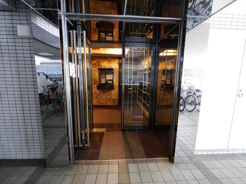 lobby. First floor lobby (July 2013) Shooting