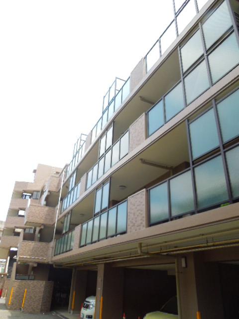 Local appearance photo. Local (11 May 2013) Shooting