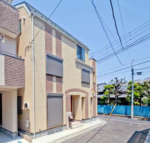 Local appearance photo. Local (11 May 2013) Shooting