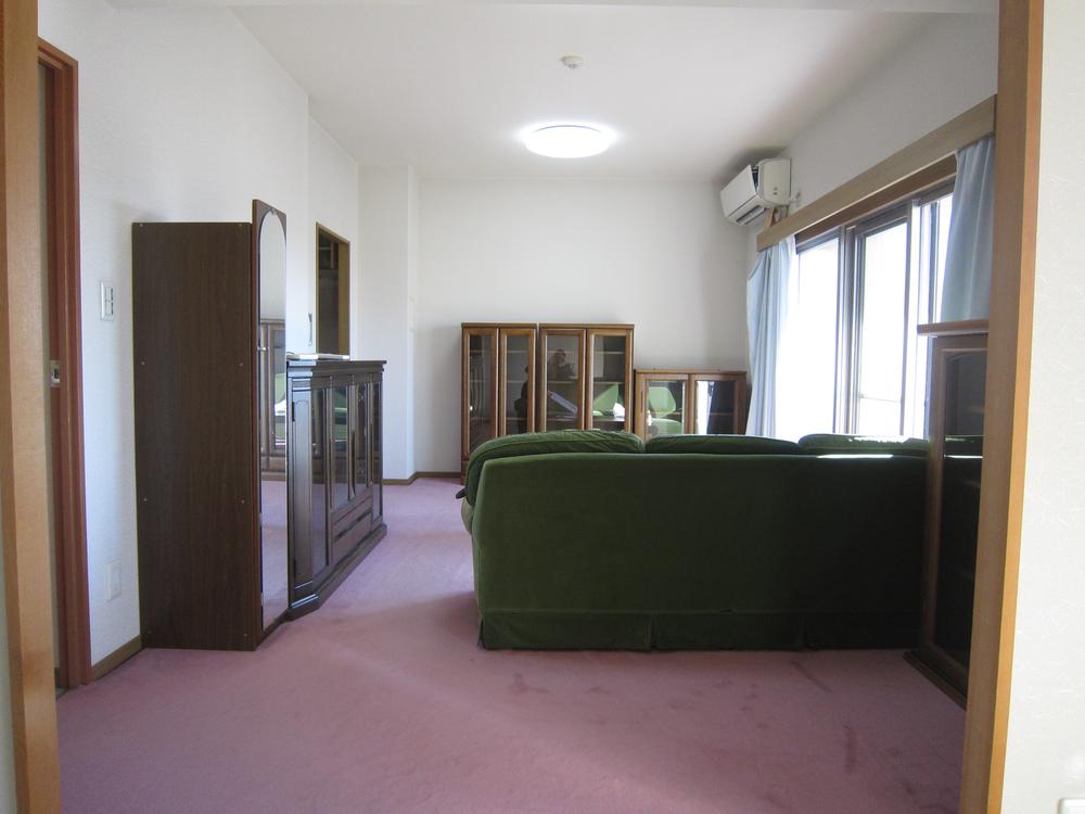 Living. Living (2013 December shooting)