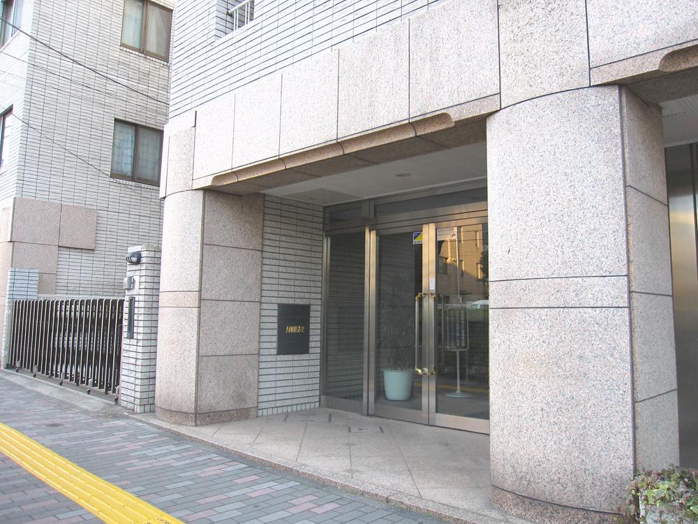 Entrance. Common areas