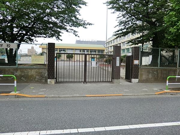 Junior high school. 435m until Kamiya junior high school