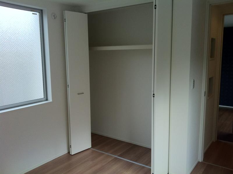 Receipt. Local photos (12 May 2013) Shooting 6.2 Pledge Western-style closet