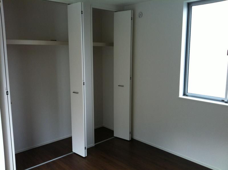 Receipt. Local photos (12 May 2013) Shooting 6.2 Pledge Western-style closet