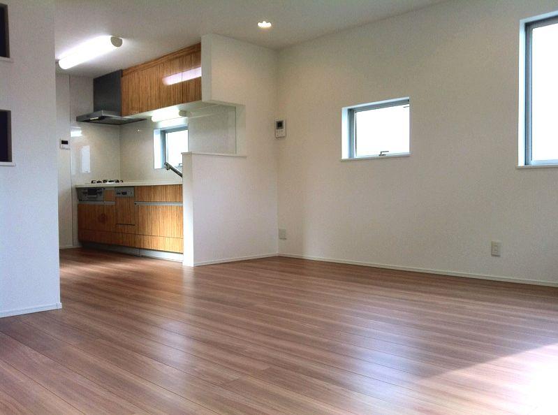 Living. Local photos (12 May 2013) Shooting Floor heating equipped