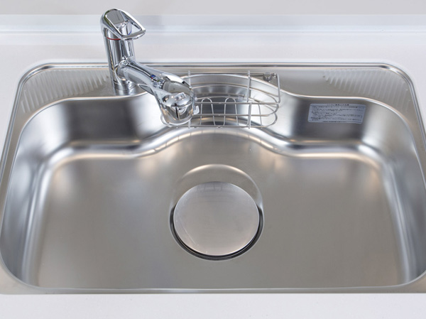 Kitchen.  [Built-in water purifier with mixing faucet / Low-noise wide sink] Water by a simple operation ・ Switch the hot water, Adopt a water faucet that also combines water purification function. You can use for cleaning the sink of care and cooking utensils for draw the head. Also, Adopt a sink of low-noise specifications to reduce the running water sound. It is wide sink scratches were excellent in difficult durability per surface.