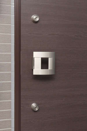 Security.  [Dimple key peace of mind in the double lock specification] Along with the copy of the key to adopt a difficult dimple key, Sickle dead lock is to protect the door from a variety of external force against the door head. Also, Except in normal usage it has adopted a difficult thumb turning measures lock is unlocked by thumb. (Same specifications)