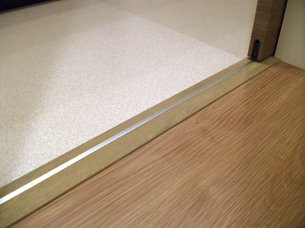 Other.  [Flat Floor] Because the difference in level of less flat floor design, Walking worry of small children and the elderly. It was considerate of the fall by stumbling. (Same specifications)