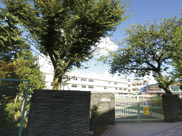 Surrounding environment. Nishigahara elementary school (about 80m, 1-minute walk)